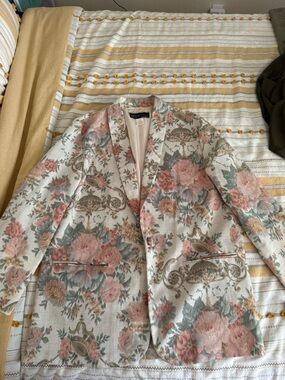 Braun style vintage Floral Printed Blazer in Soft Pink and Green